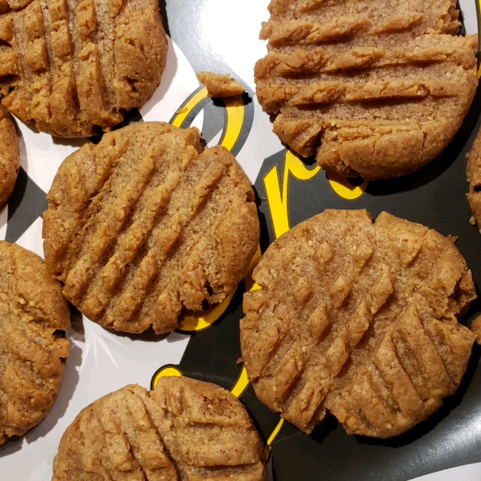 4-Ingredient Keto Peanut Butter Cookies