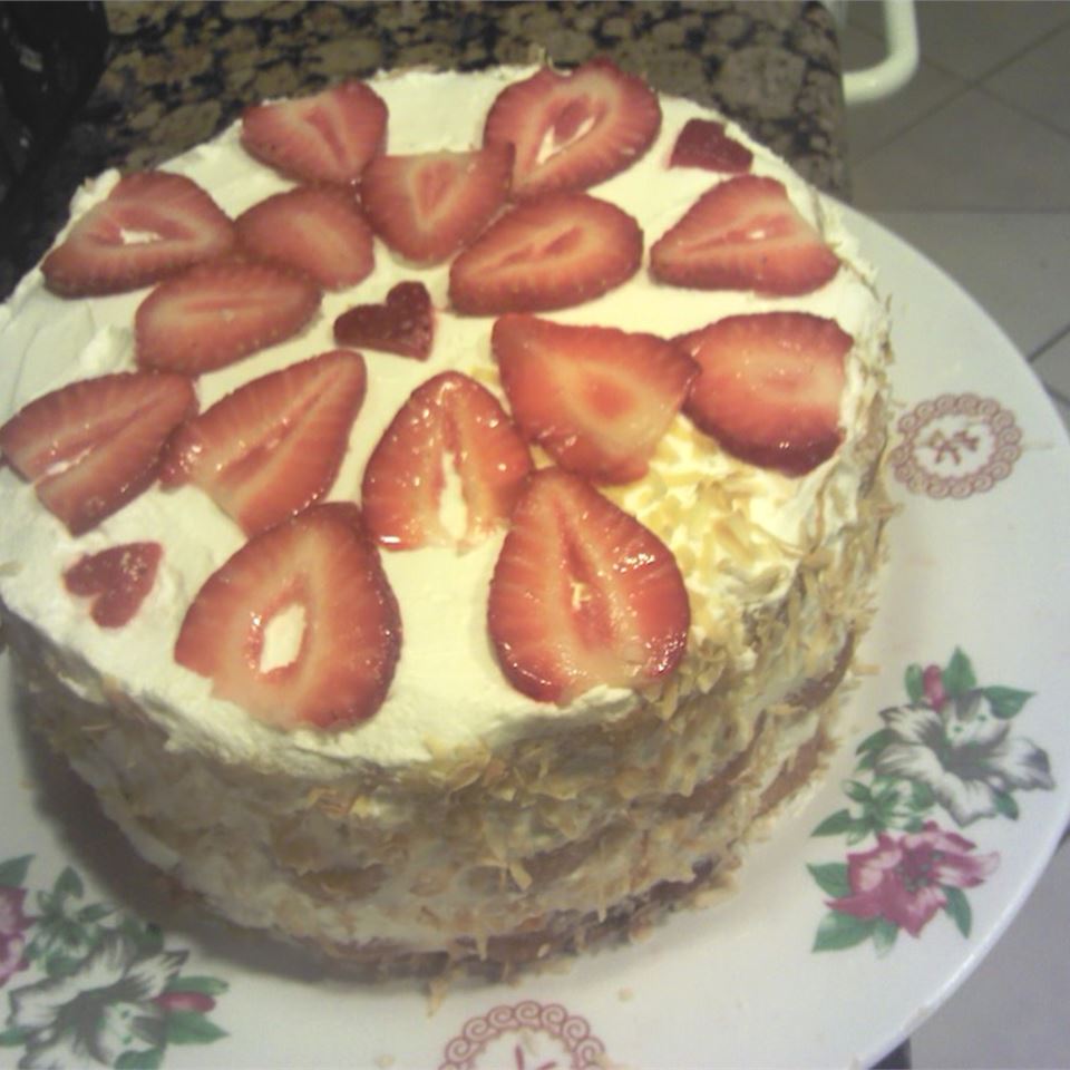 6-Ingredient Strawberry Cake