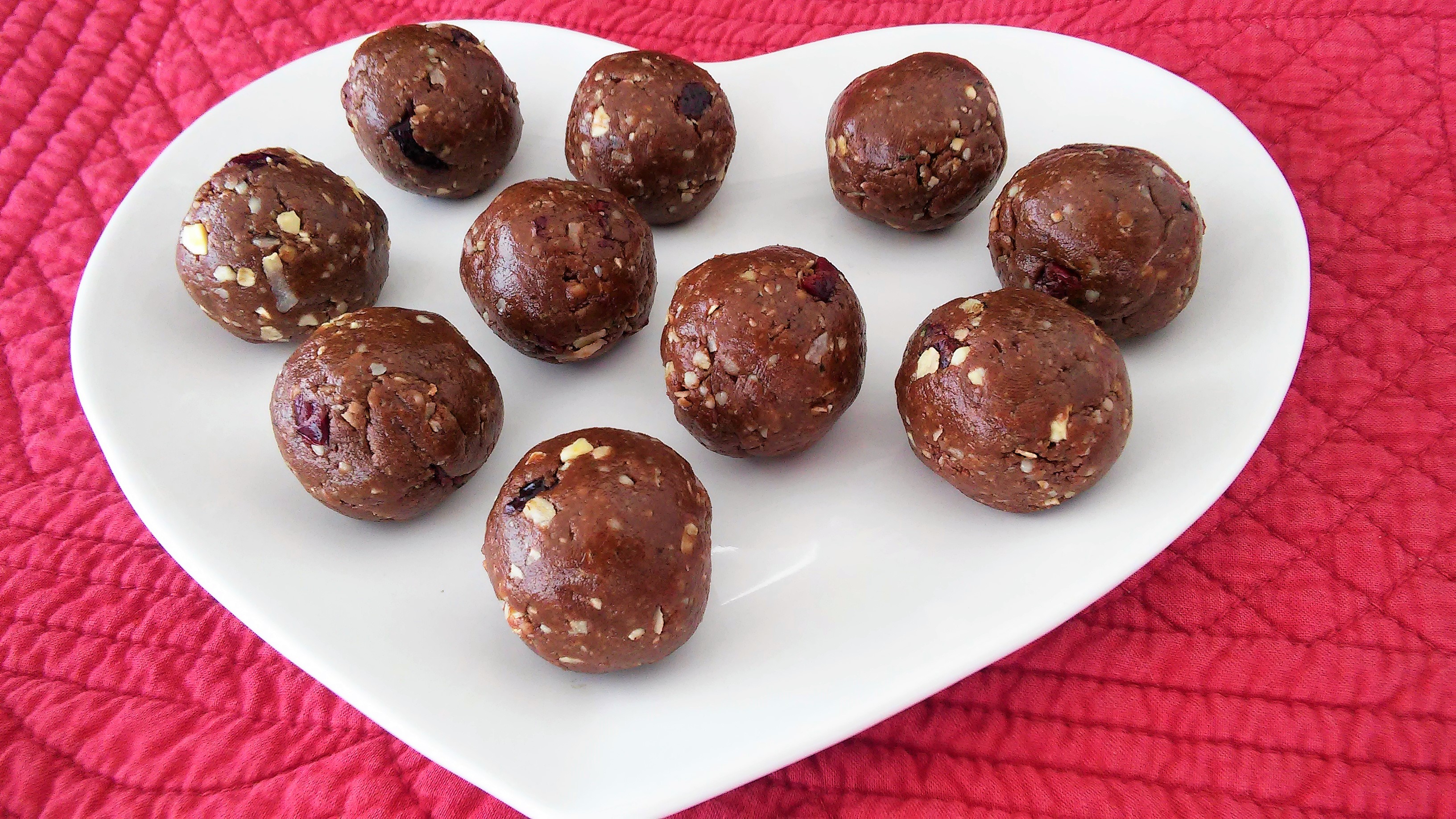 Almond Butter Oatmeal Energy Bites With Mix-Ins