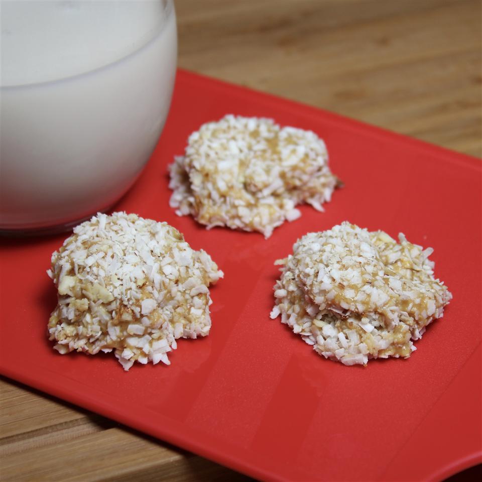 Awesome \"No-Bake\" Almond Coconut Balls