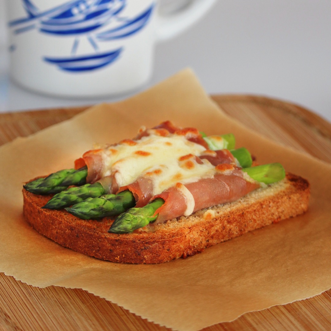 Bacon-Wrapped Asparagus on Toast