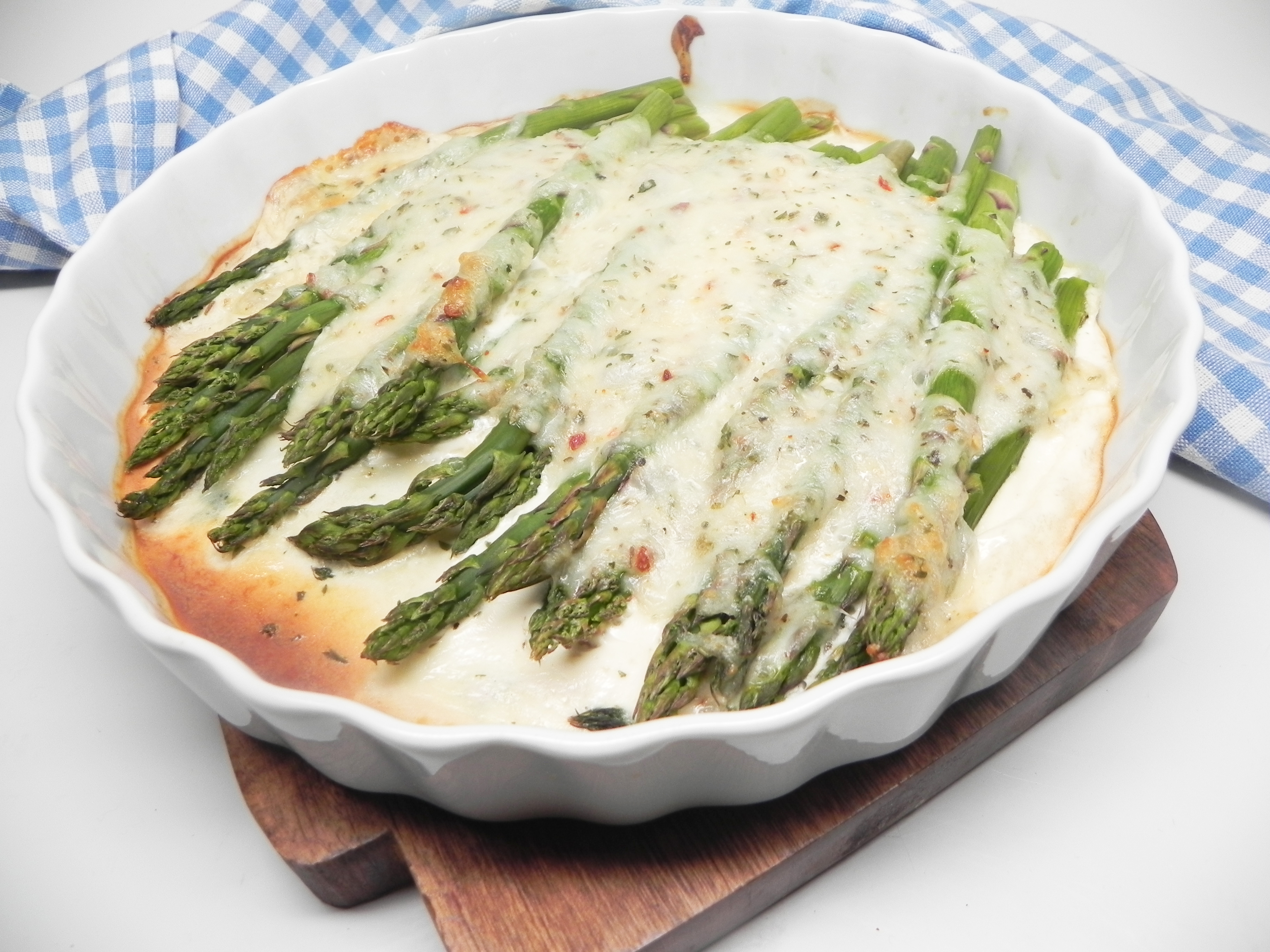 Baked Asparagus with Cheese Sauce