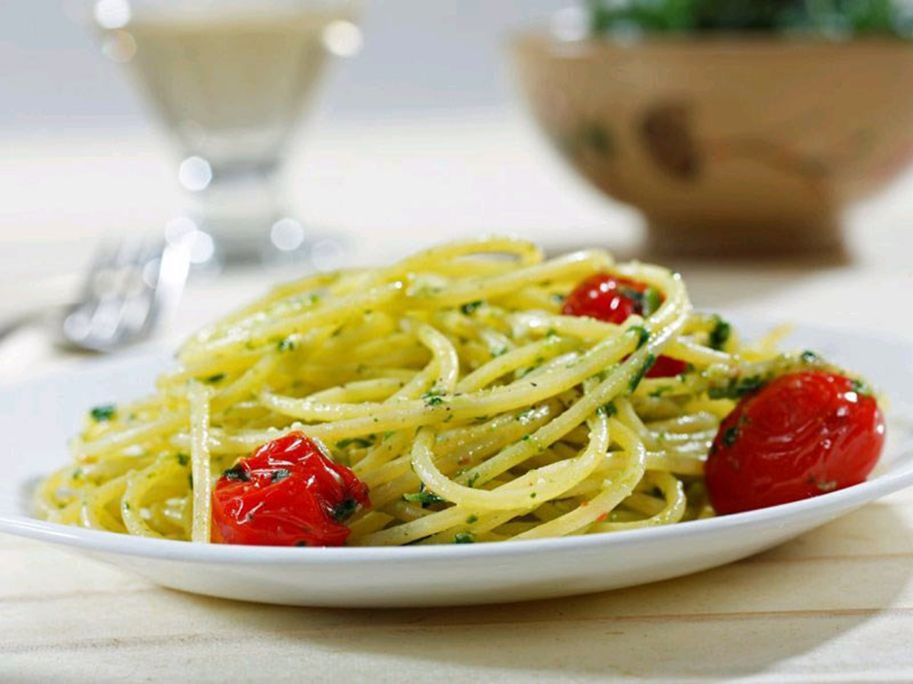 Barilla® Gluten Free Spaghetti with Blistered Grape Tomatoes, Spinach & Parsley Pesto