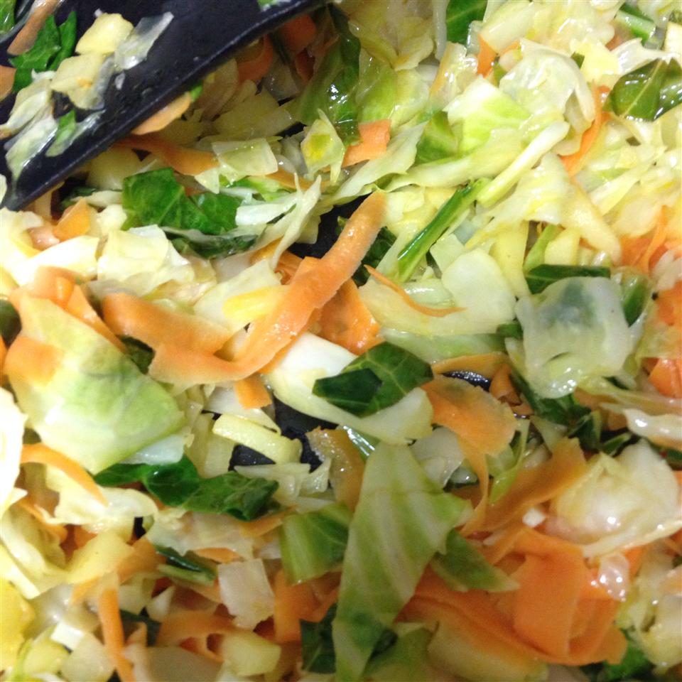Cabbage and Noodles with Apple and Carrot