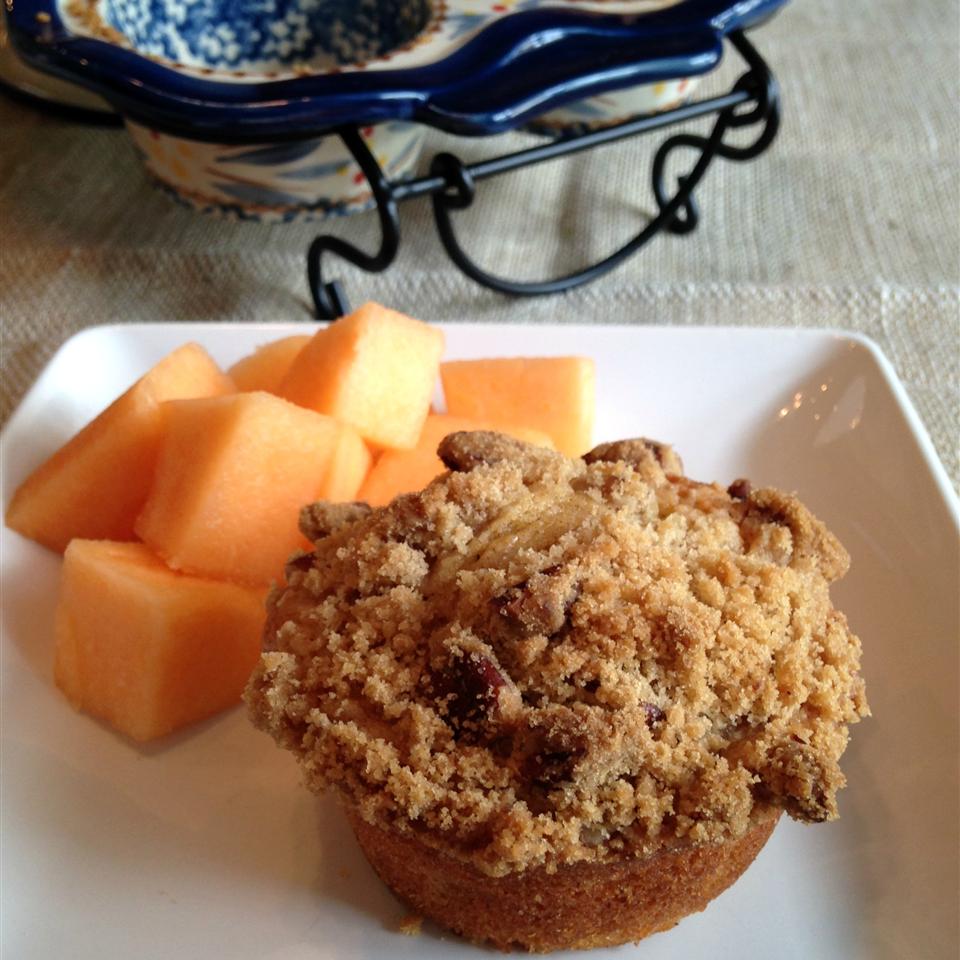 Cantaloupe Muffins with Praline Topping