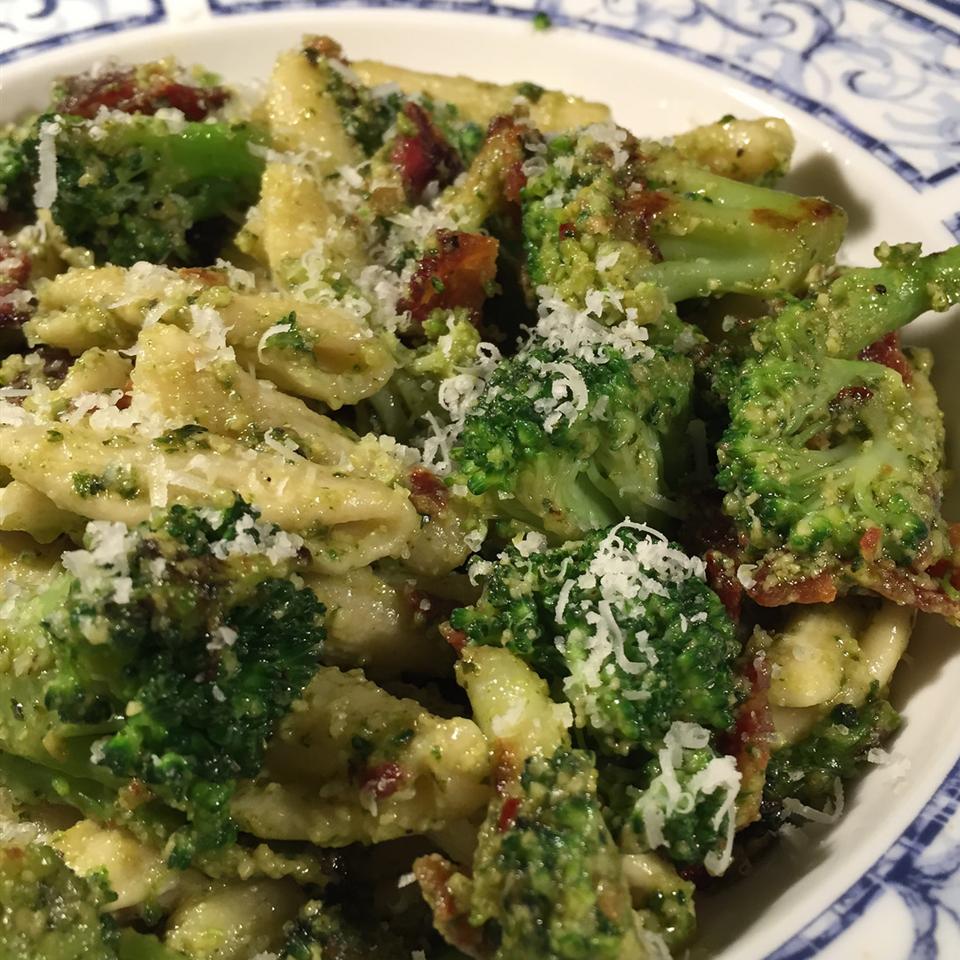 Cavatelli Pesto with Broccoli and Bacon