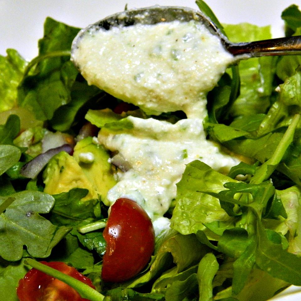 Creamy and Cheesy Ranch Dressing