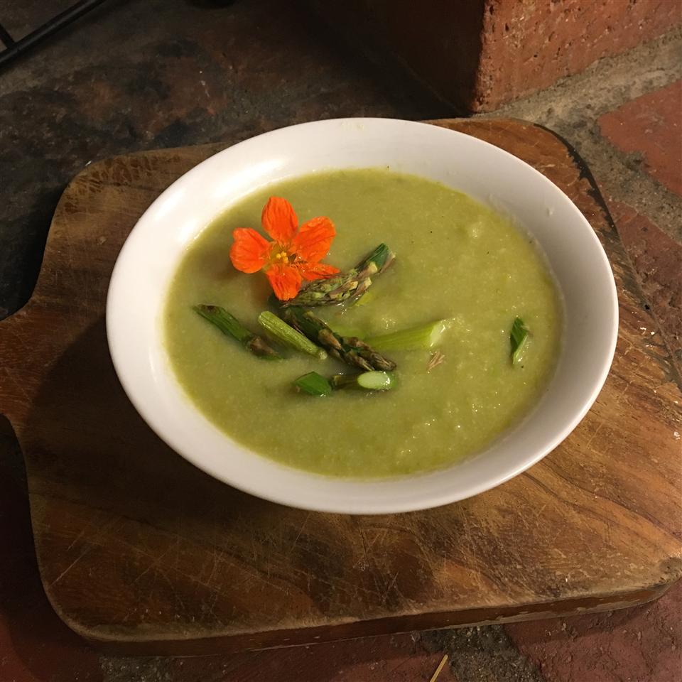 Creamy Asparagus and Cauliflower Soup