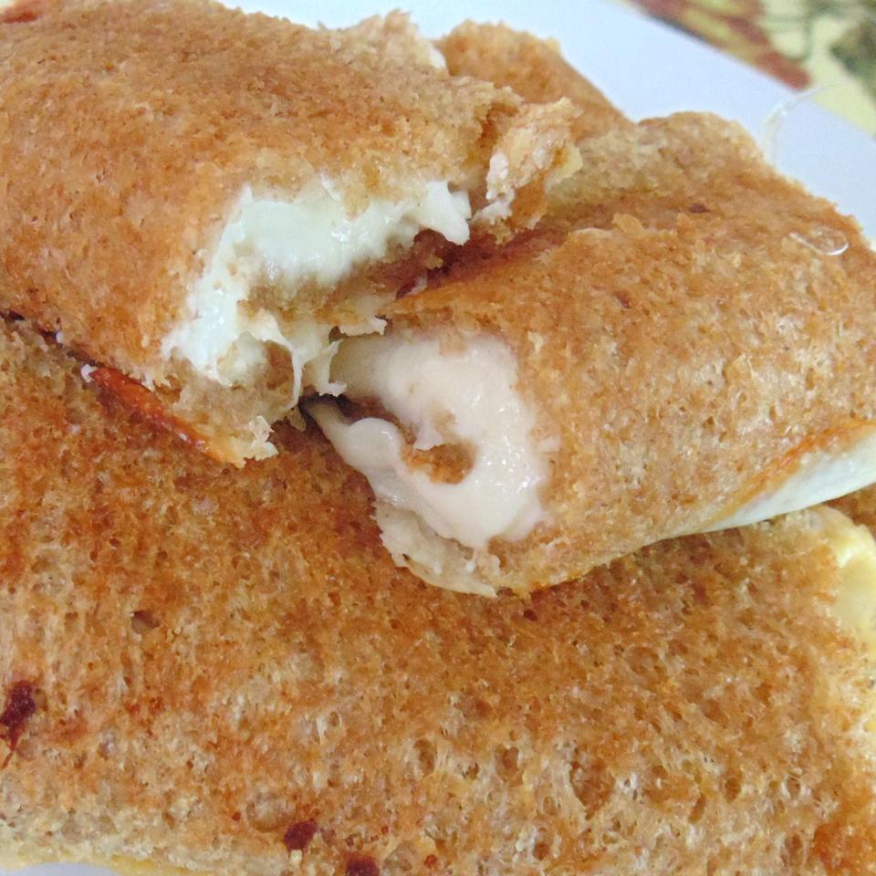 Creamy Grilled Cheese Roll-Ups