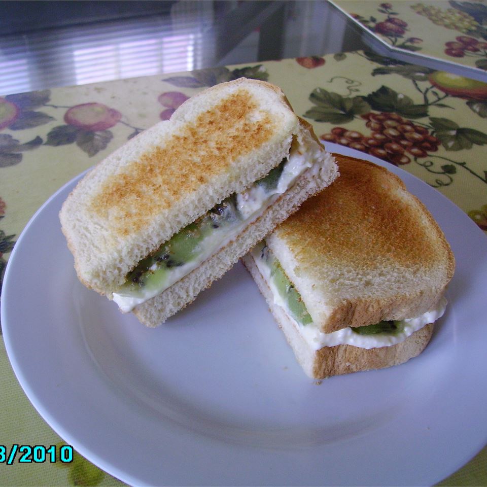 Creamy Kiwi Sandwich