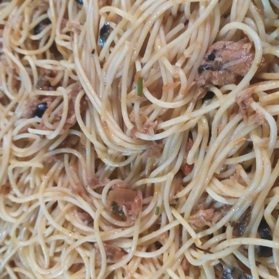 Delicious Angel Hair in Tomato, Tuna and Olive Sauce