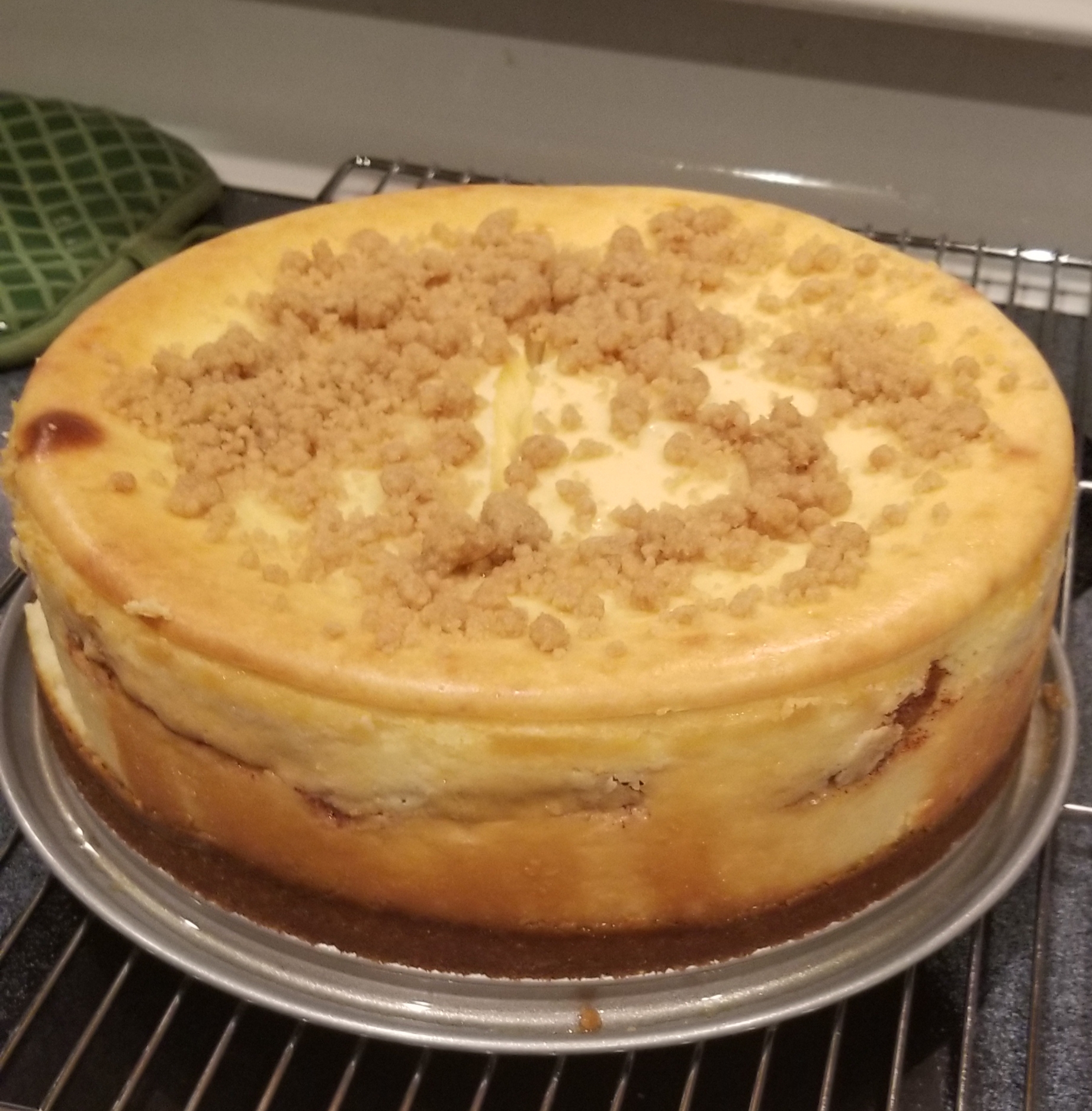 Delicious Apple Streusel Cheesecake