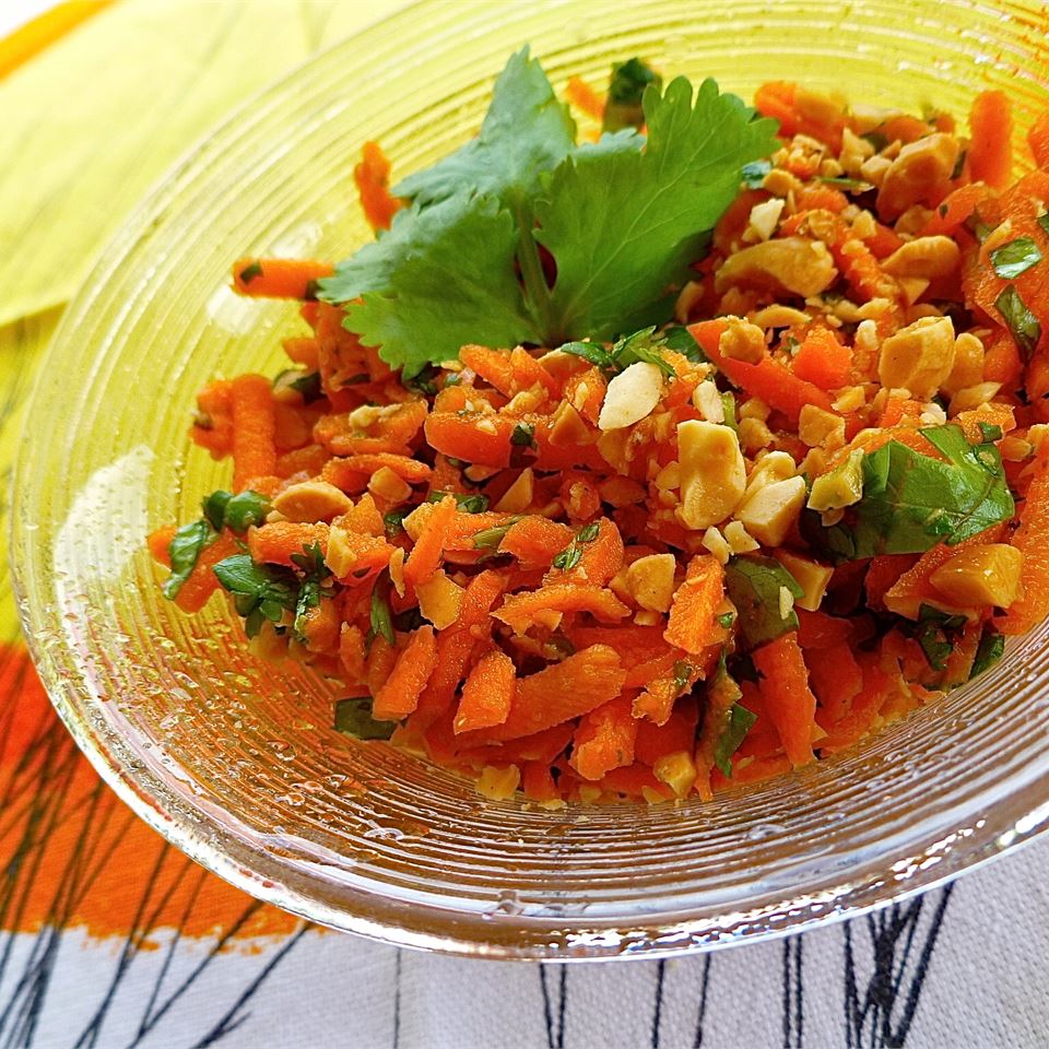 Easy Carrot Salad (Indian-Style)