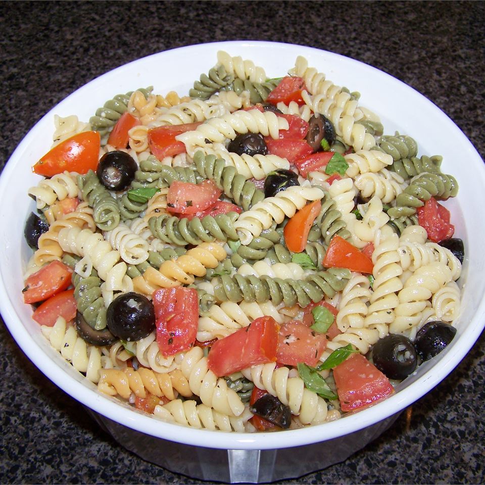 Easy Olive Oil, Tomato, and Basil Pasta