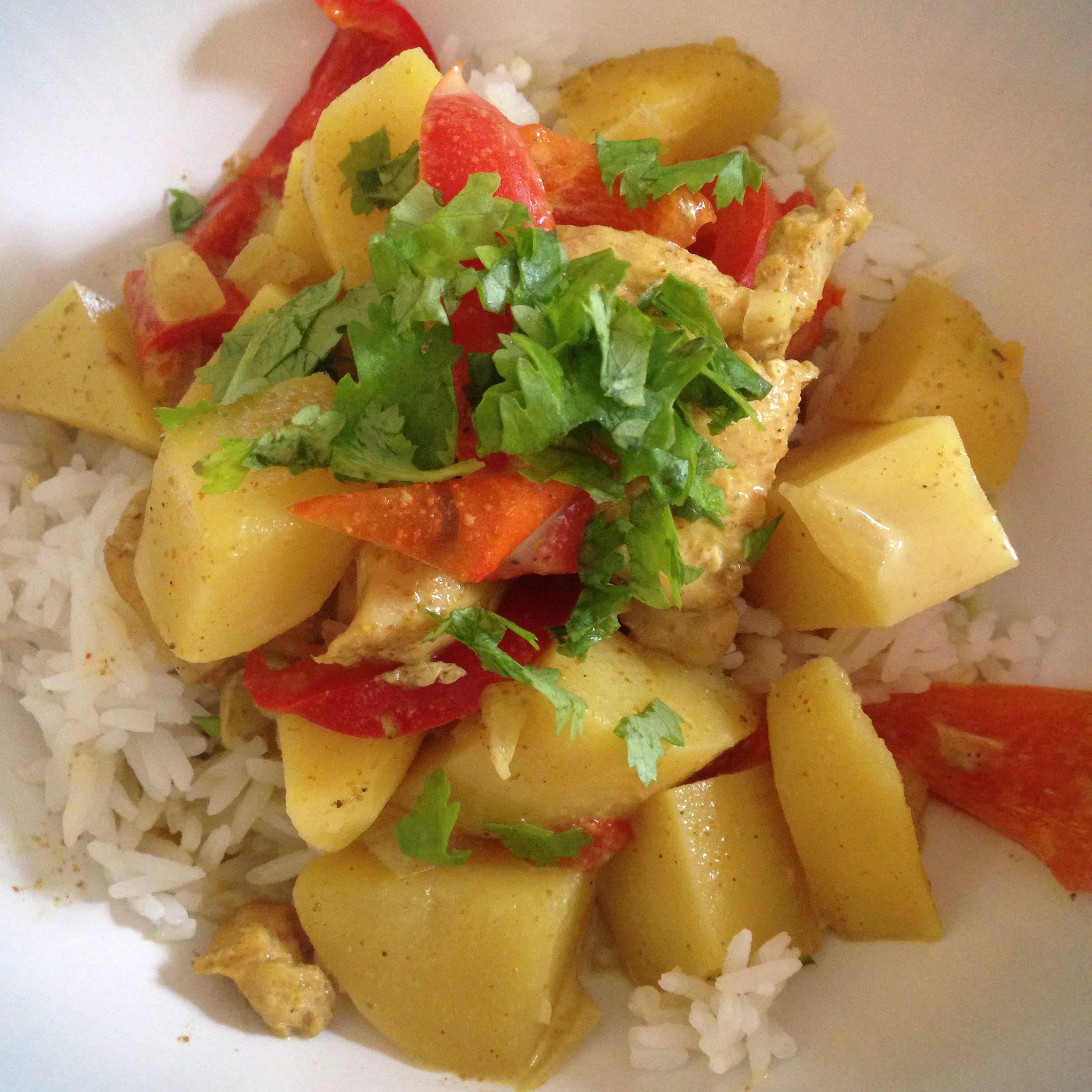 Easy Slow Cooker Chicken Curry with Potatoes and Coconut Milk