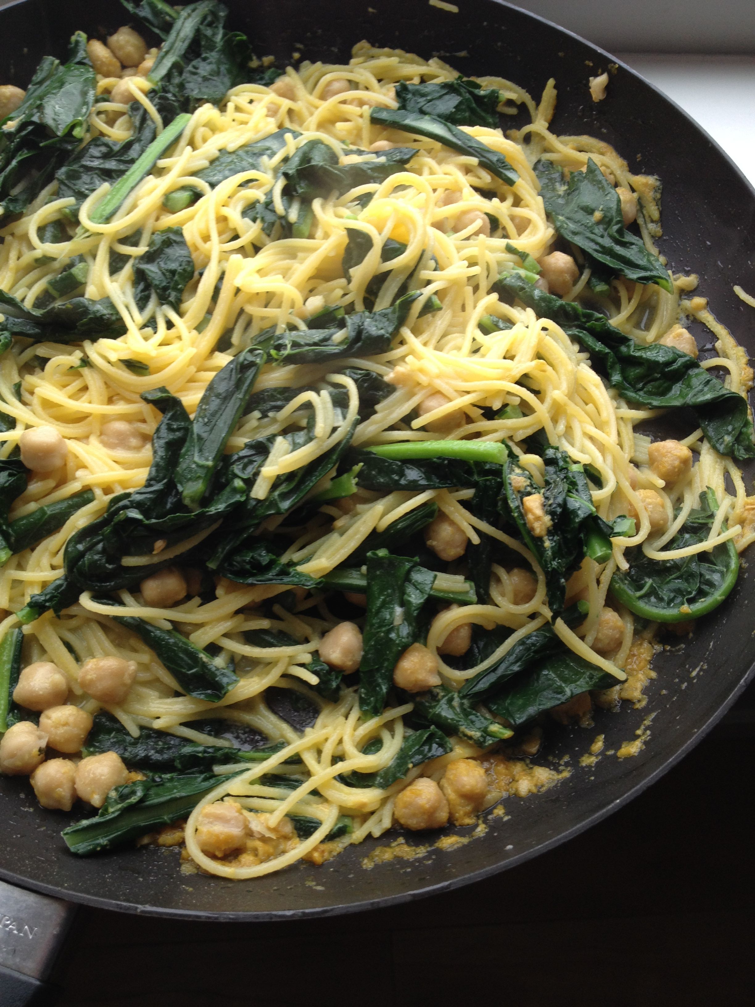 Easy Vegan Pasta with Kale and Chickpeas