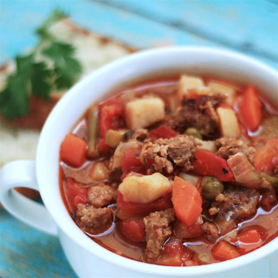 Easy Vegetable Beef Soup with Ground Beef