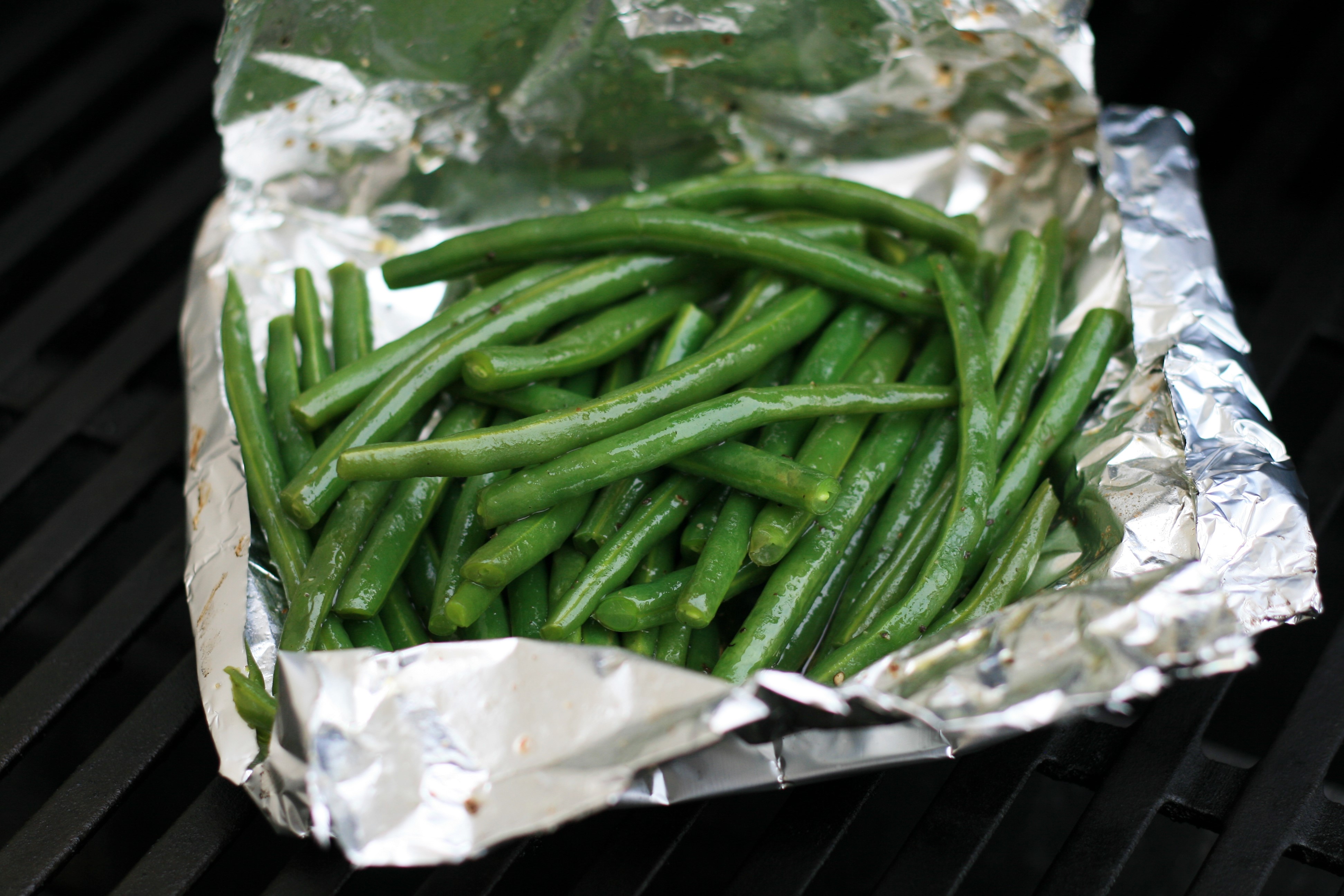 Foil-Pouch Grilled Green Beans
