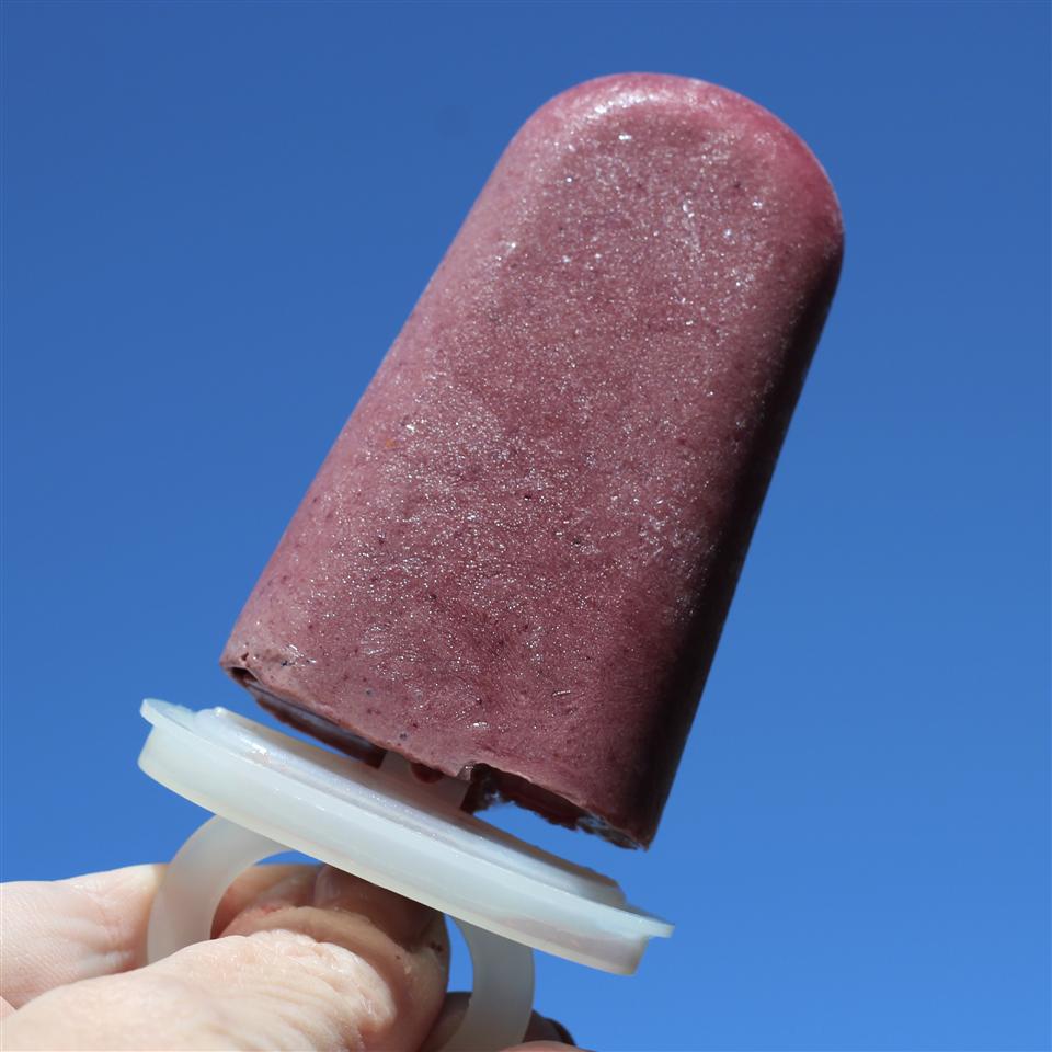 Frozen Berry and Spinach Ice Pops