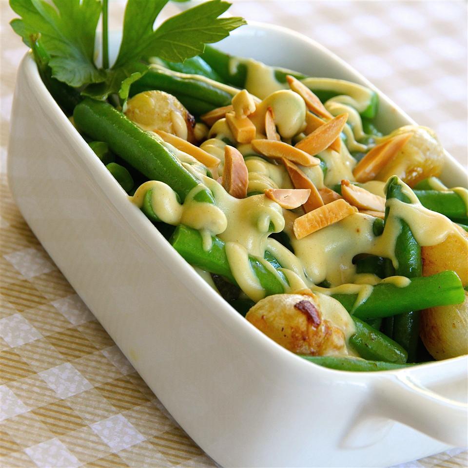 Green Beans With Mustard Cream Sauce and Toasted Almonds