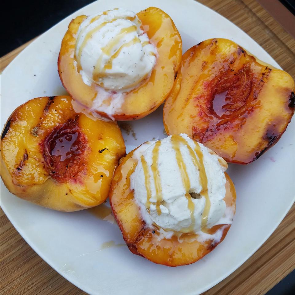 Grilled Peaches and Ice Cream
