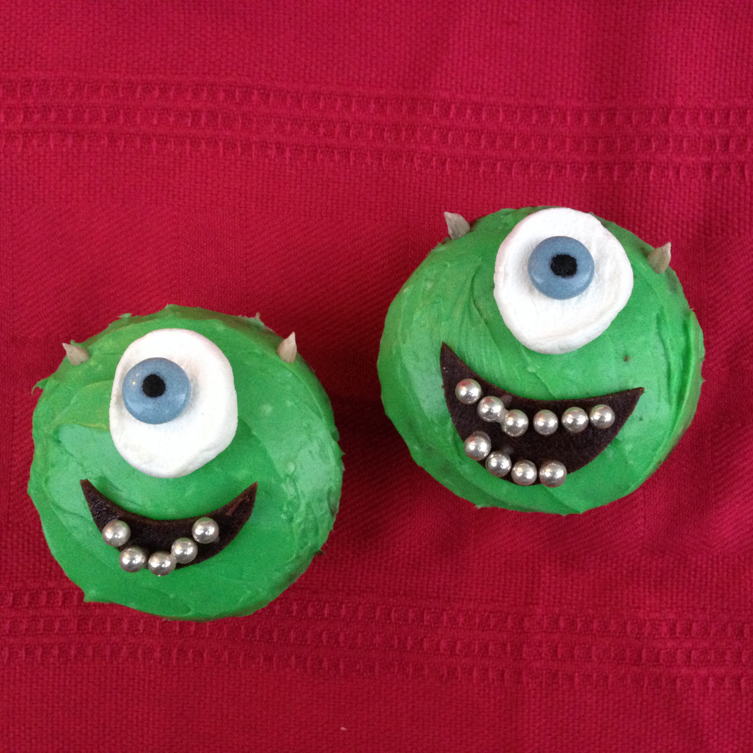 Halloween Cyclops Cupcakes