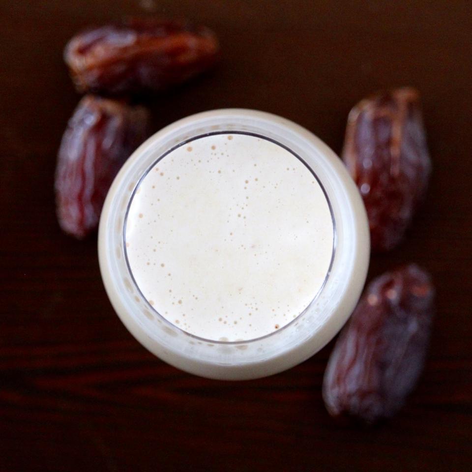 Homemade Naturally Sweetened Almond Milk