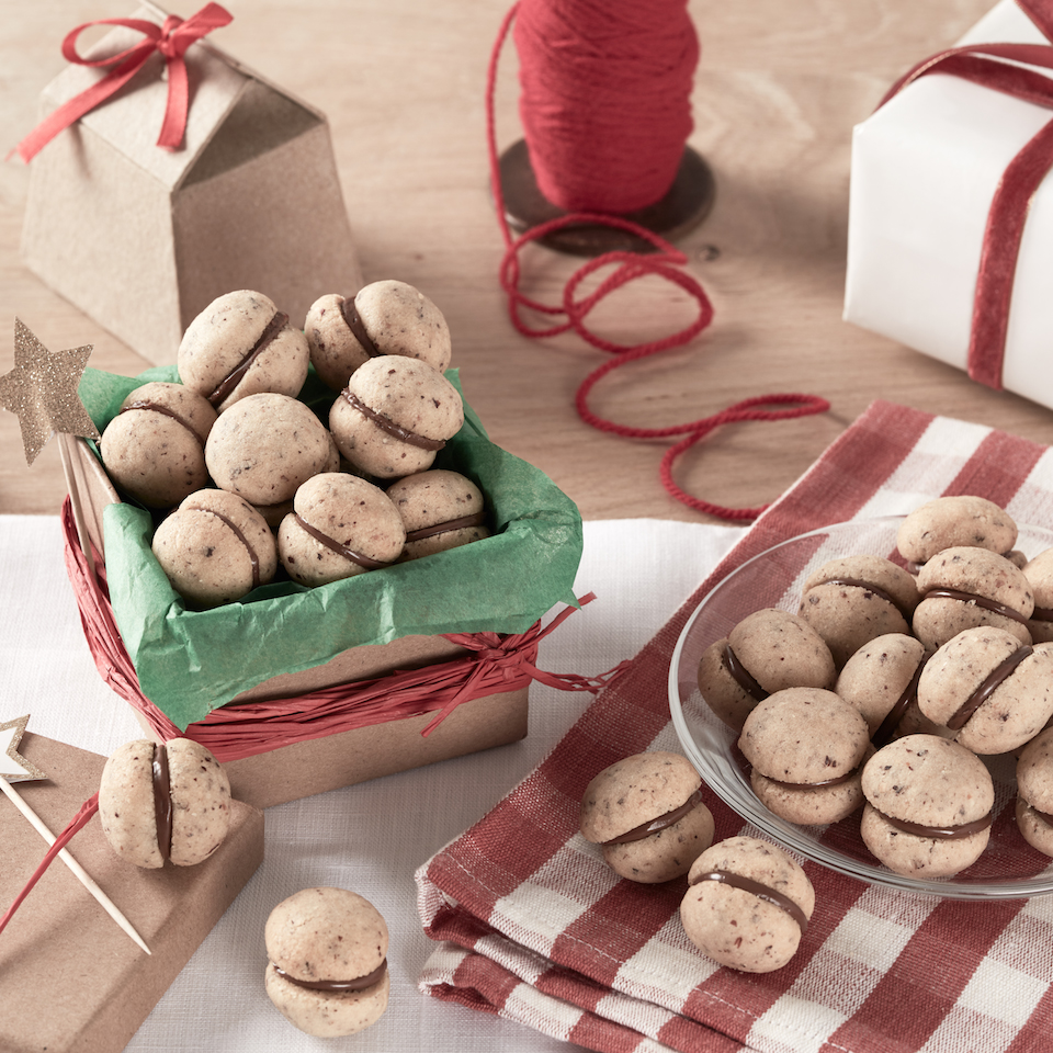 Italian Hazelnut Cookies with Nutella® hazelnut spread