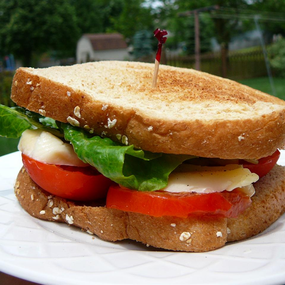 Kansas Tomato Sandwich