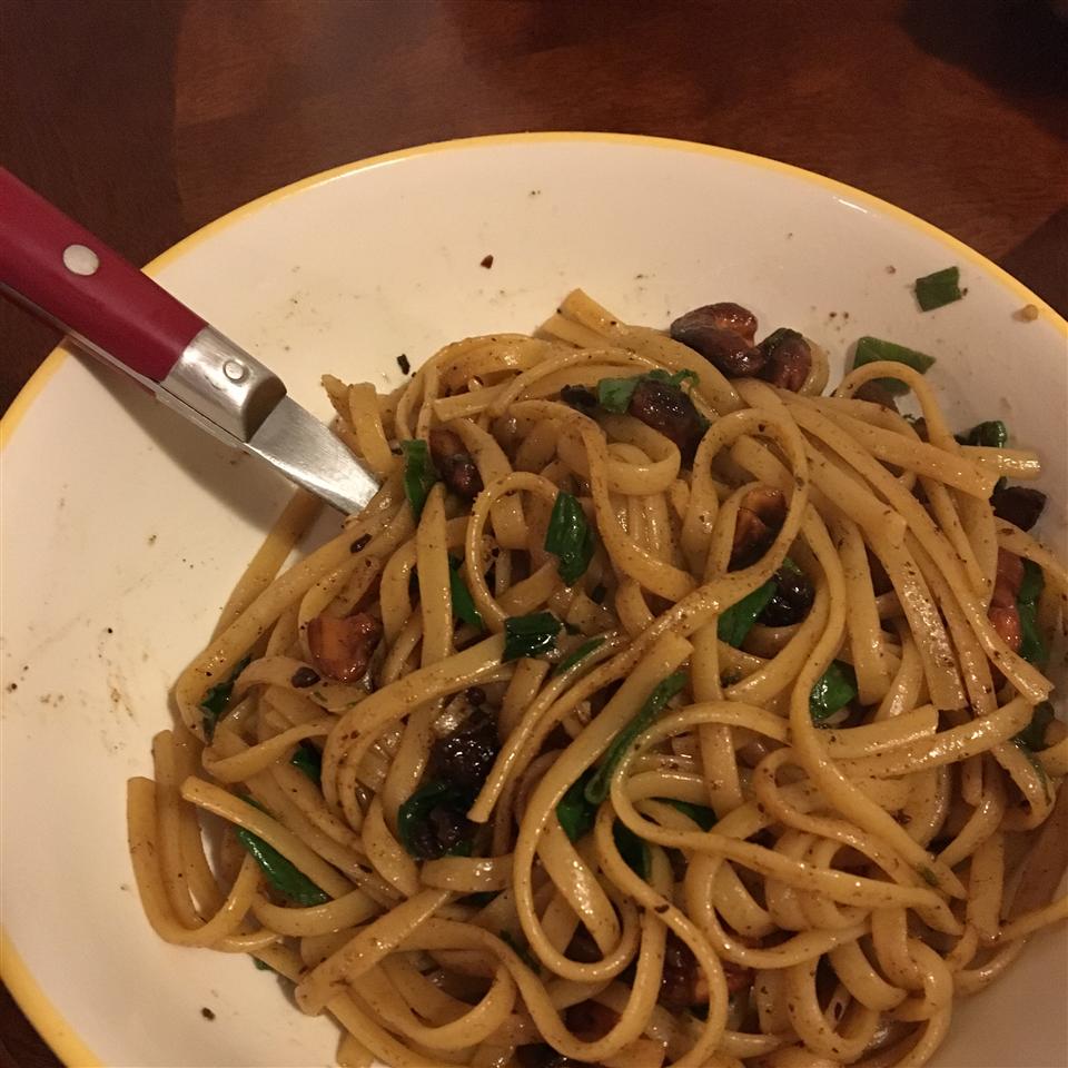 Linguini with Cashews and Scallions