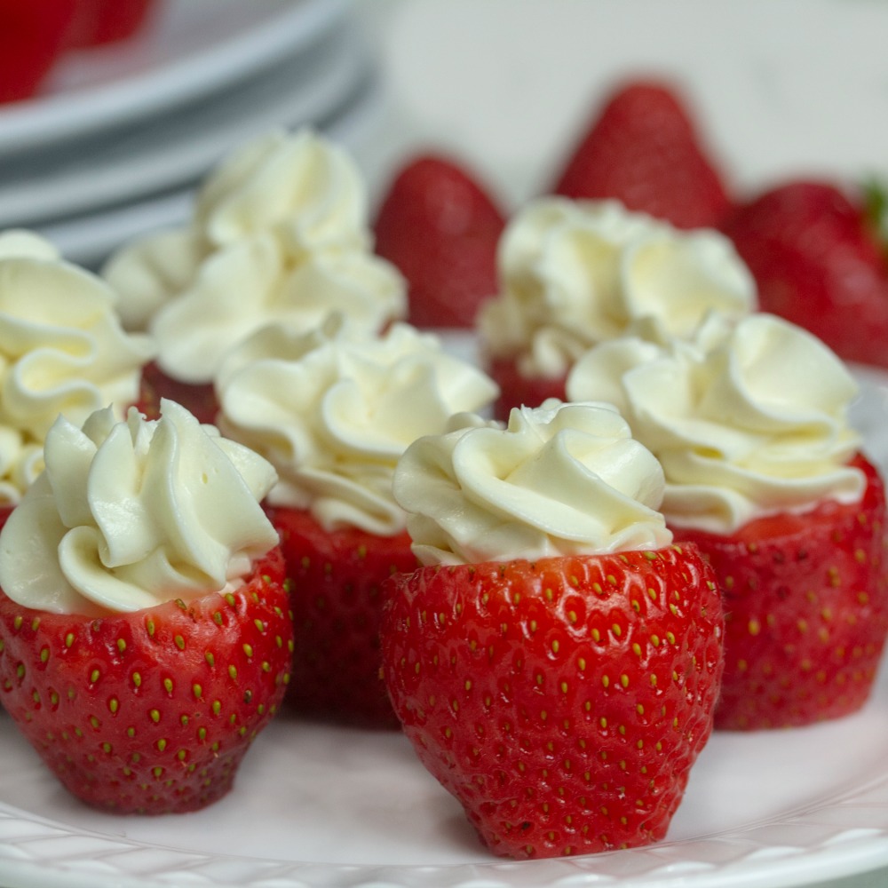 Low-Carb Cheesecake-Stuffed Strawberries