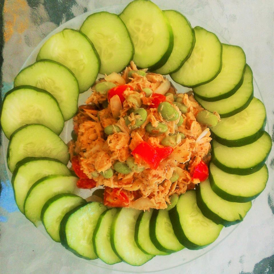 Low-Fat Tuna Salad with Edamame and Tomato
