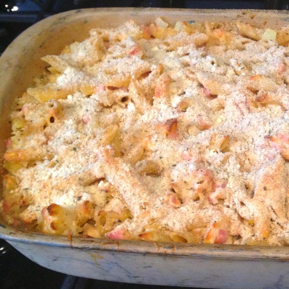 Macaroni with Ham and Cheese Deluxe