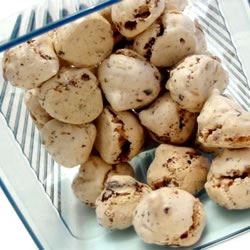 Melt-In-The-Mouth Cashew Meringues