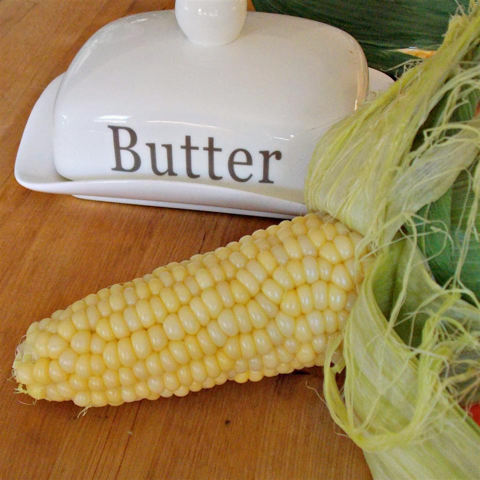 Microwave Corn-on-the-Cob in the Husk
