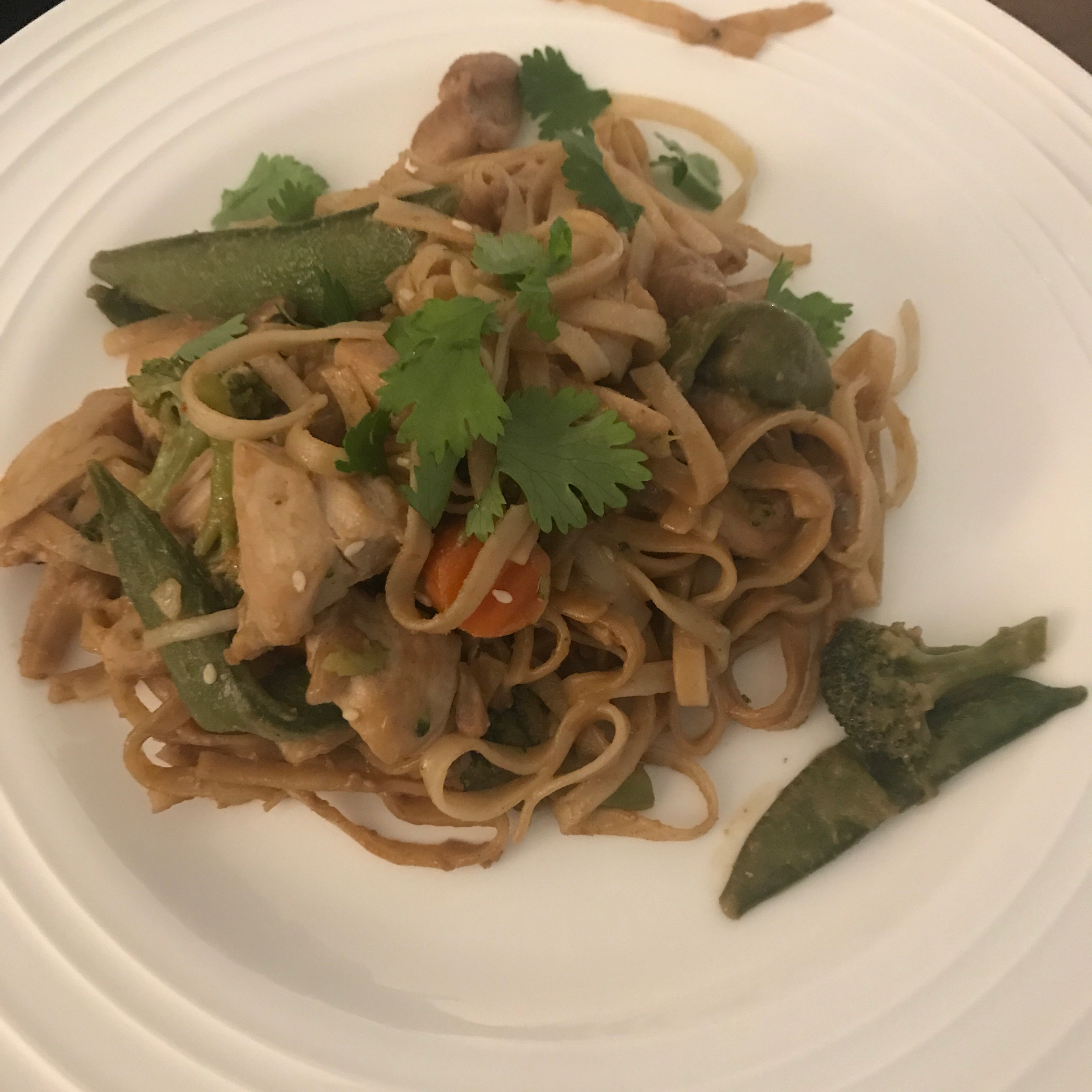 NO YOLKS® Asian Vegetables and Chicken in a Spicy Peanut Sauce