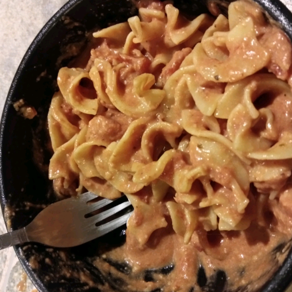 Noodles with Ham in a Creamy Tomato Sauce