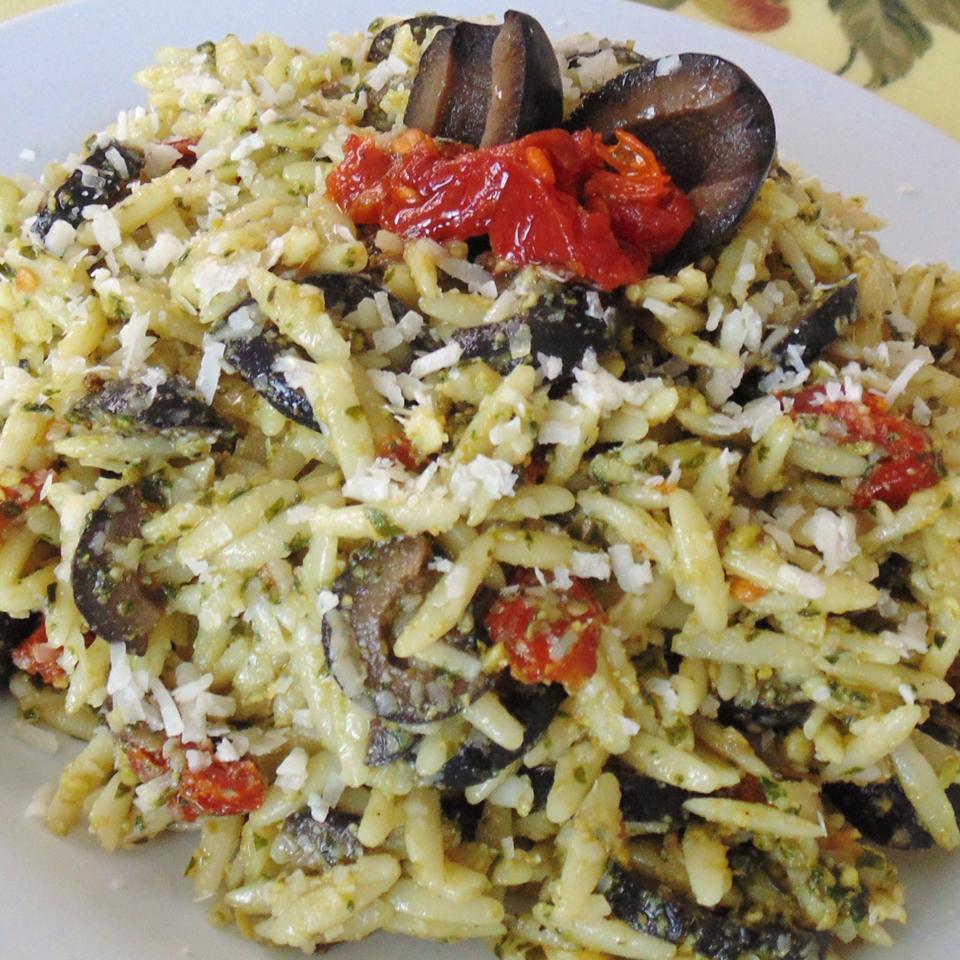 Orzo with Sun-Dried Tomatoes and Kalamata Olives