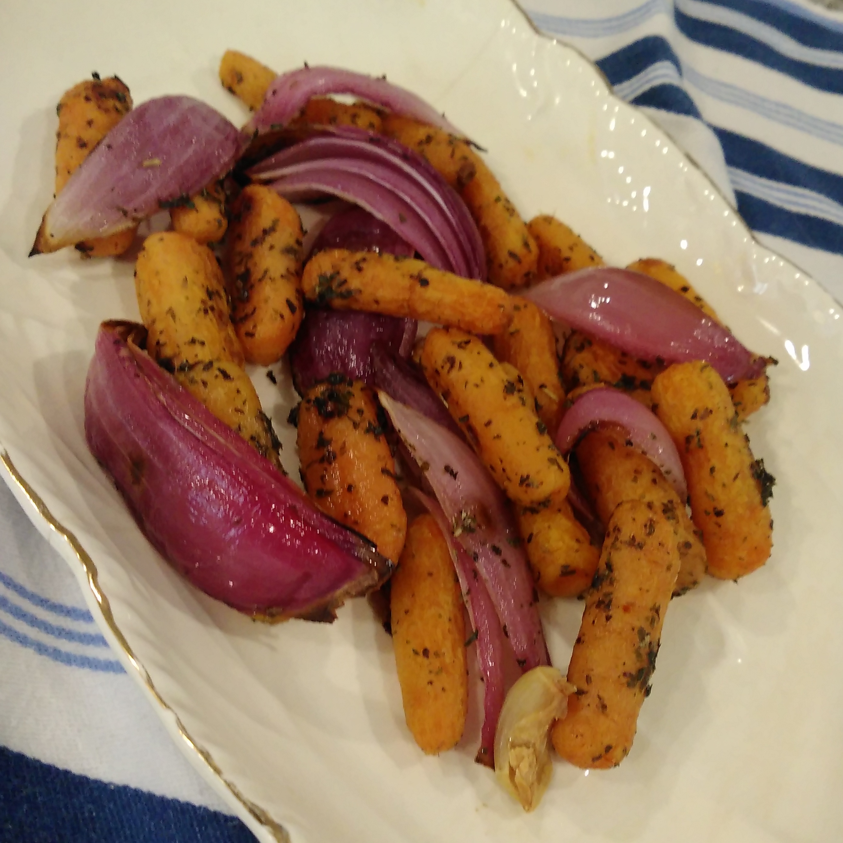 Oven-Roasted Carrots and Onions