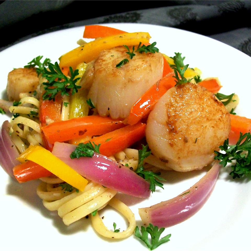 Pan-Seared Scallops with Pepper and Onions in Anchovy Oil