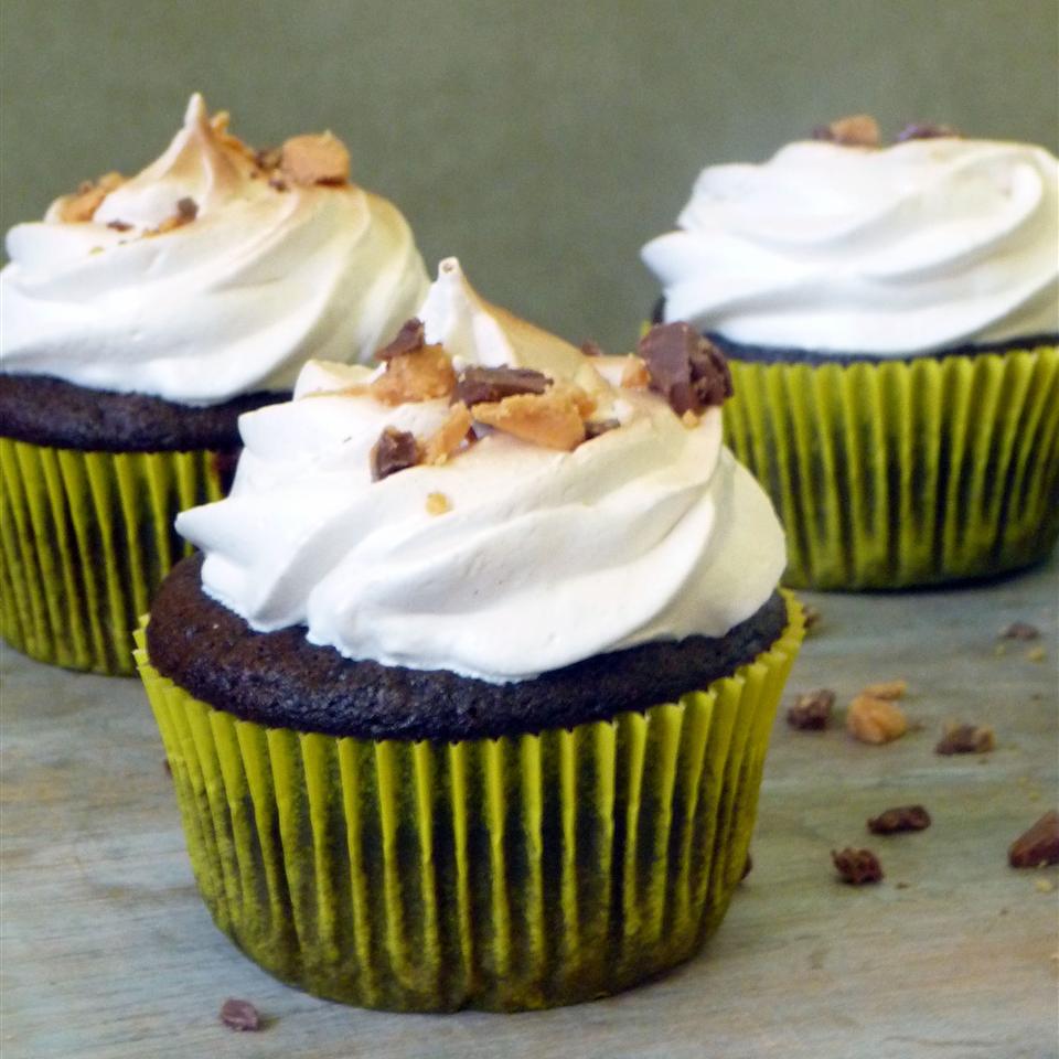 Peanut Butter Cup Chocolate Cupcakes with Toasted Peanut Butter Meringue Frosting