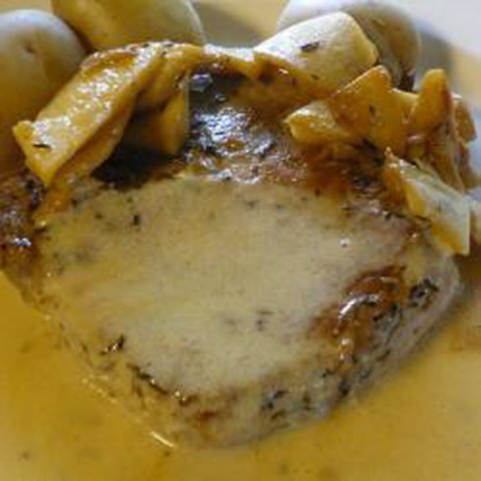 Pork Chops with Apple and Cream Sauce