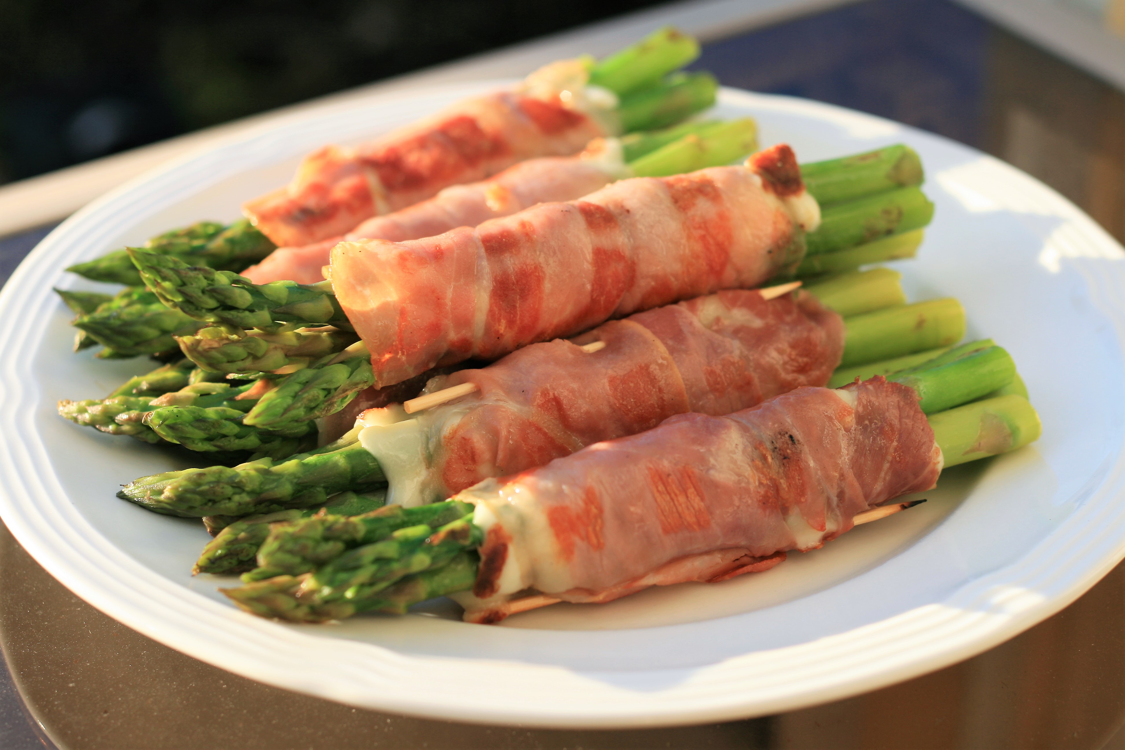 Prosciutto Wrapped Asparagus with Cheese