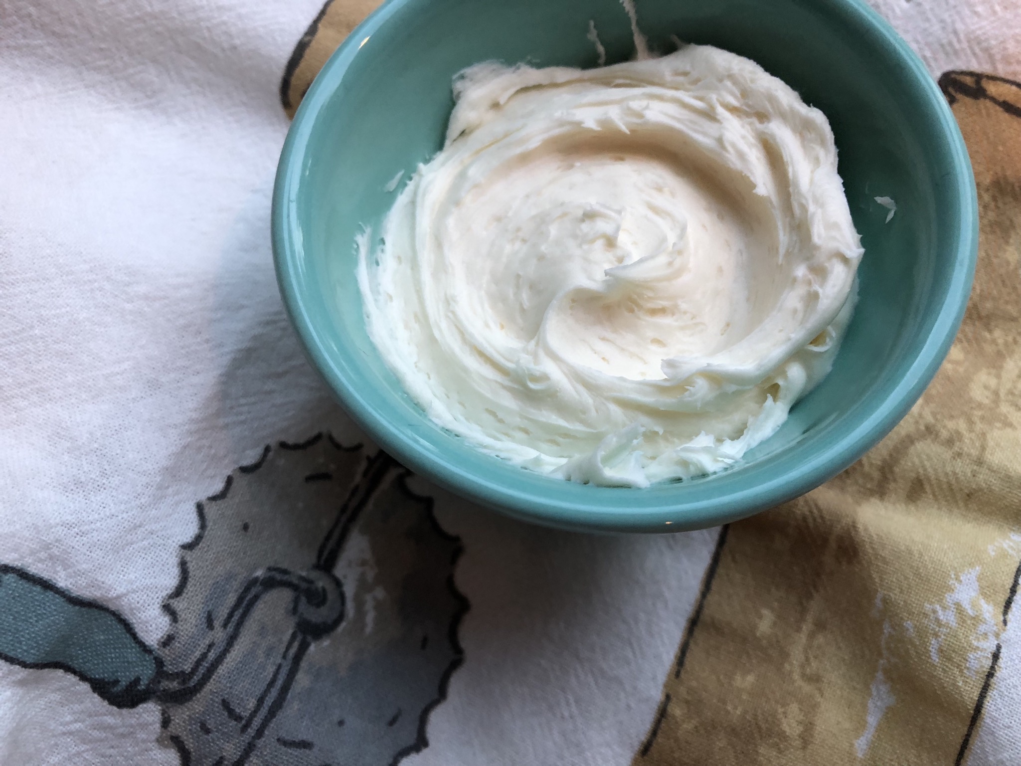 Quick and Easy Vegan Cream Cheese Frosting