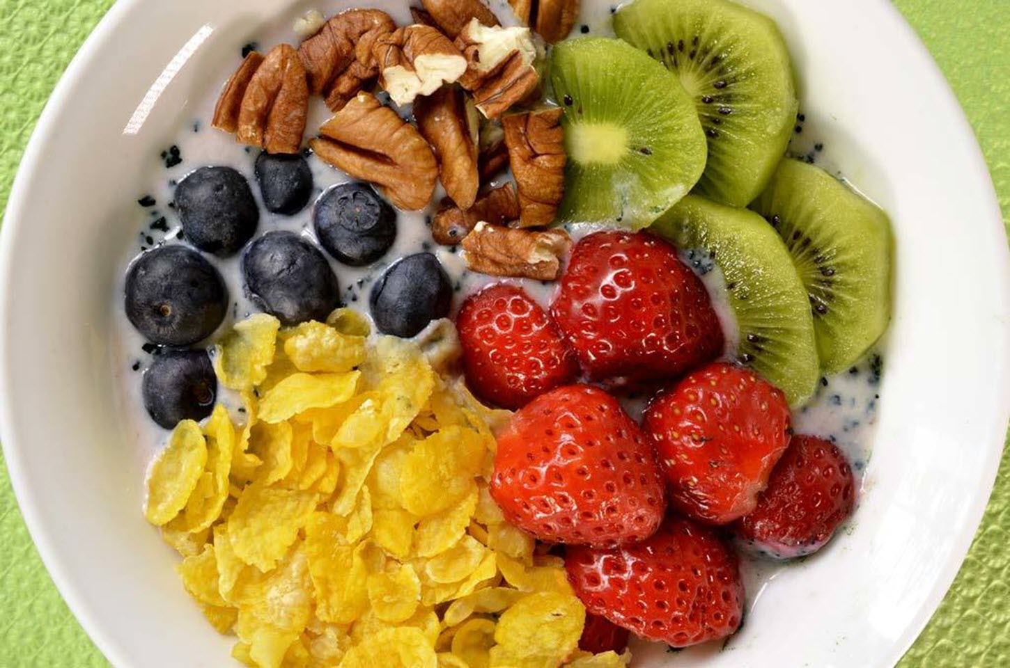 Quick Vegan Breakfast Bowl with Fruit