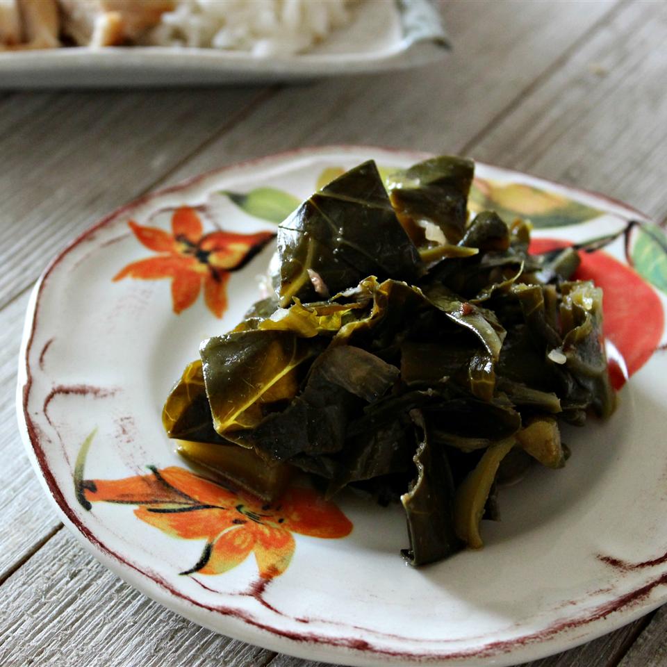 \"Eat Them Right Out of the Pot\" Vegetarian Collard Greens