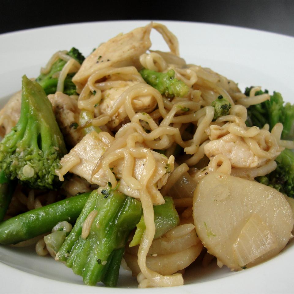 Ramen Noodle Stir-Fry with Chicken and Vegetables