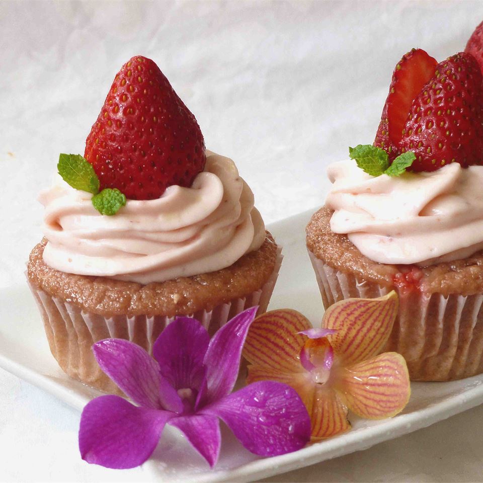 Real Strawberry Cupcakes
