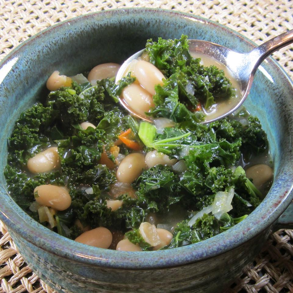 Simple and Delicious Kale Soup
