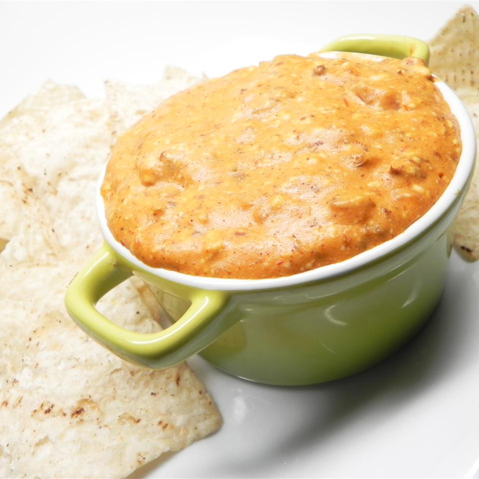 Slow Cooker Chili Queso Dip